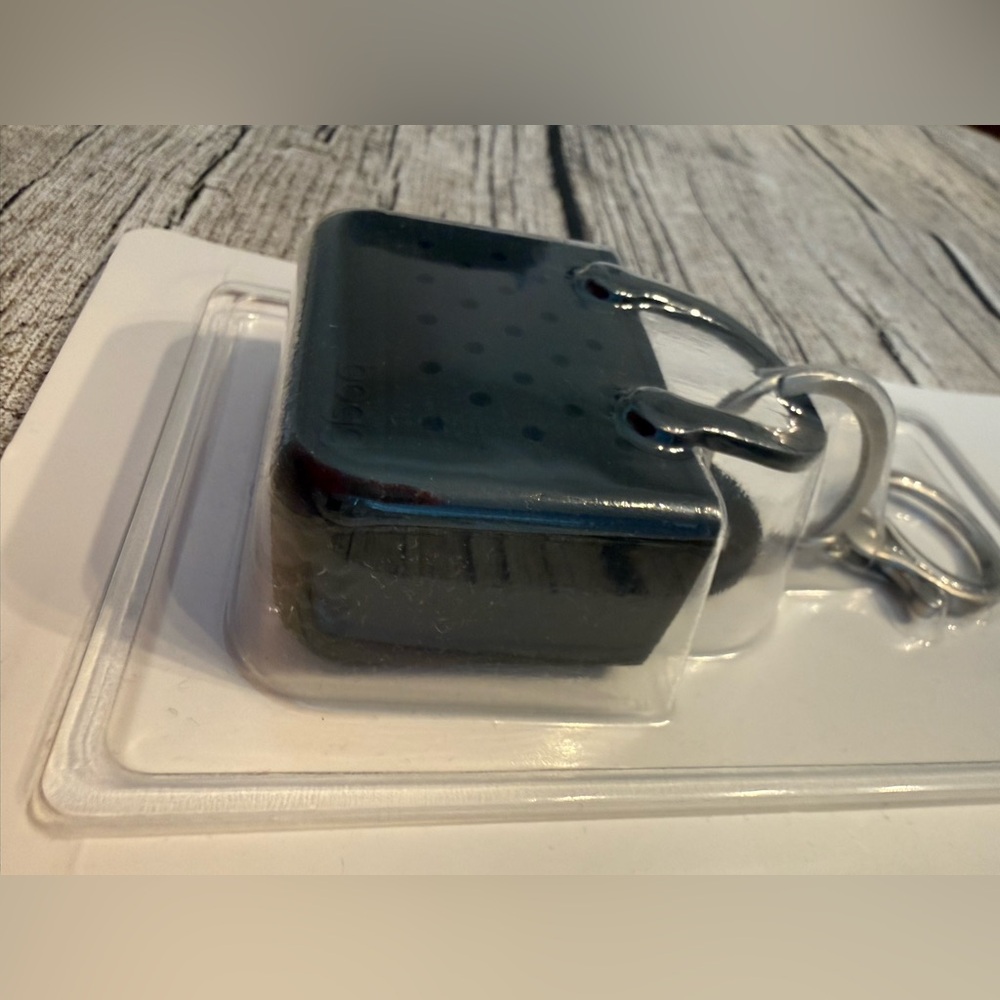 NWT! Bogg Tiny Tote Keychain. Black color, AirPod case, keychain, bag charm - Picture 5 of 7